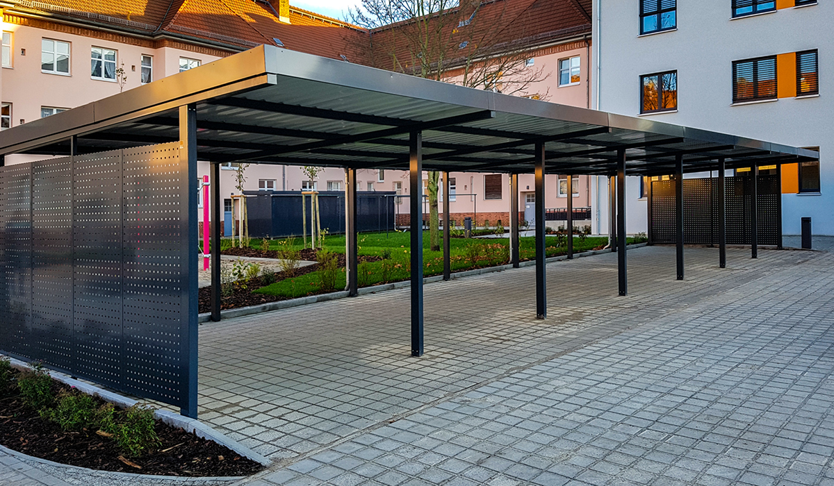 <h5>Reihen-Carport aus Quadratlochblech</h5>